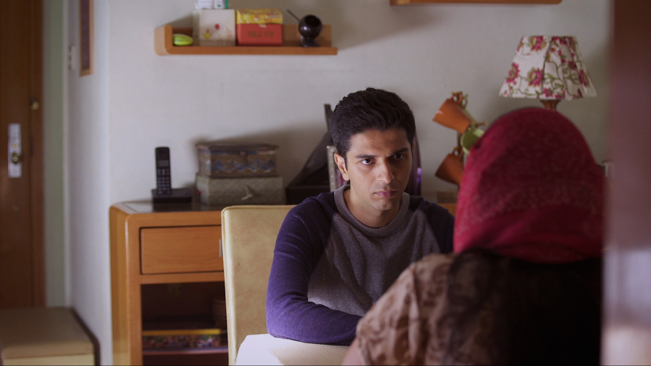 巴基斯坦籍大学生Sumair（Syed Uzair Asad饰）的父母安排他与素未谋面的女孩结婚。
