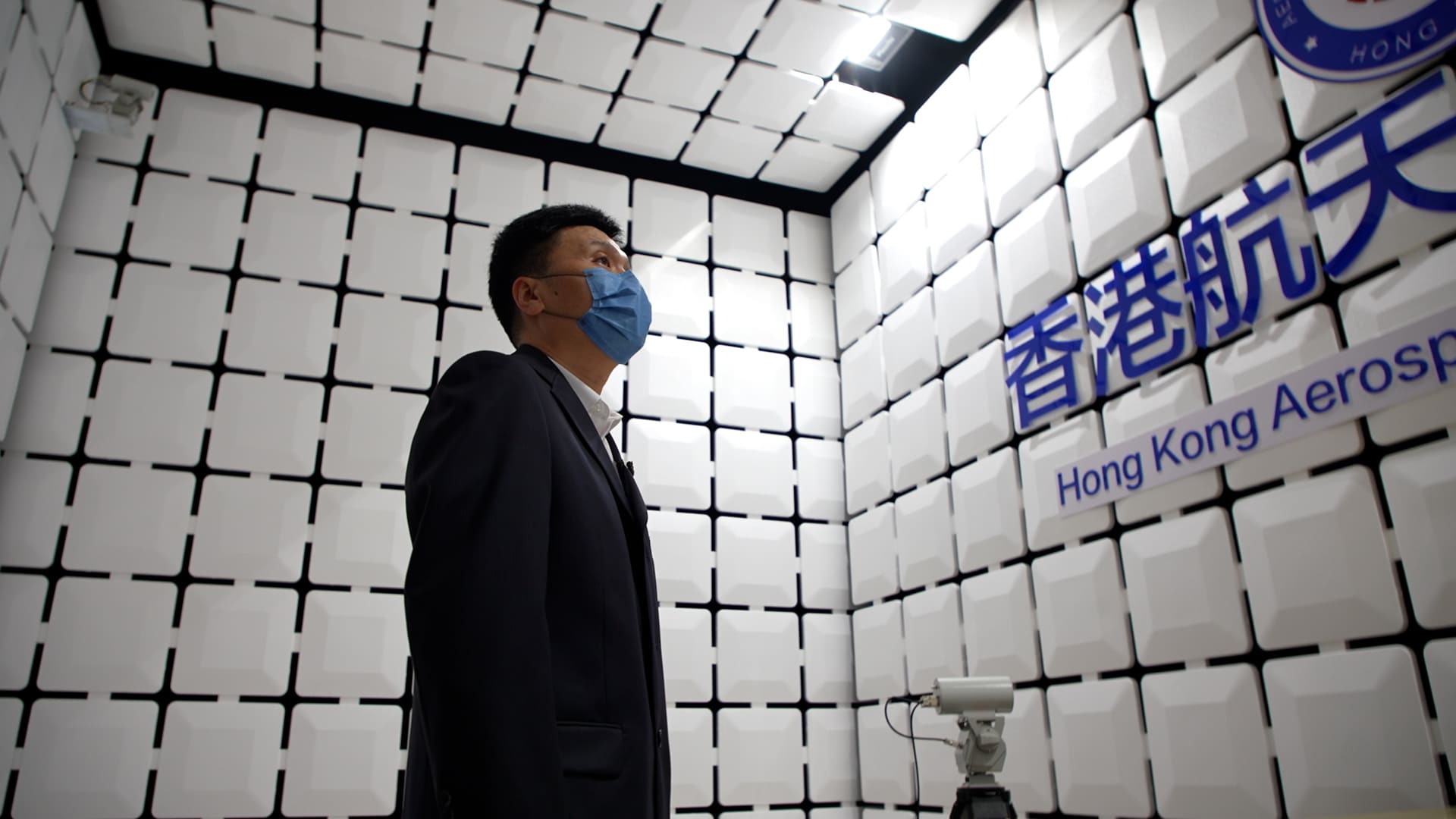 Yang Chen, Head of Hong Kong Aerospace Technology Group, inspected the factory to learn about the decoration situation