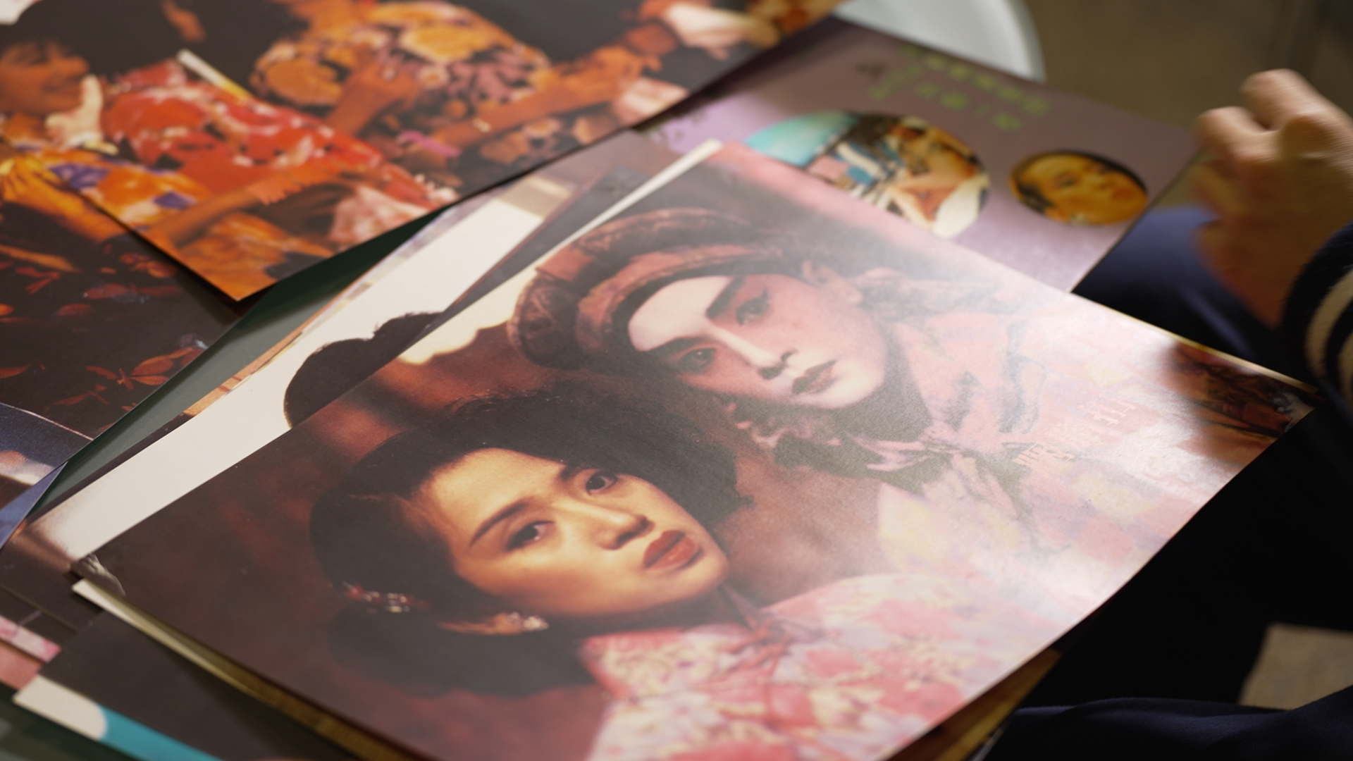 今年是张国荣与梅艳芳逝世二十周年，康文署举办的首届香港流行文化节有一连串纪念两位巨星的活动。