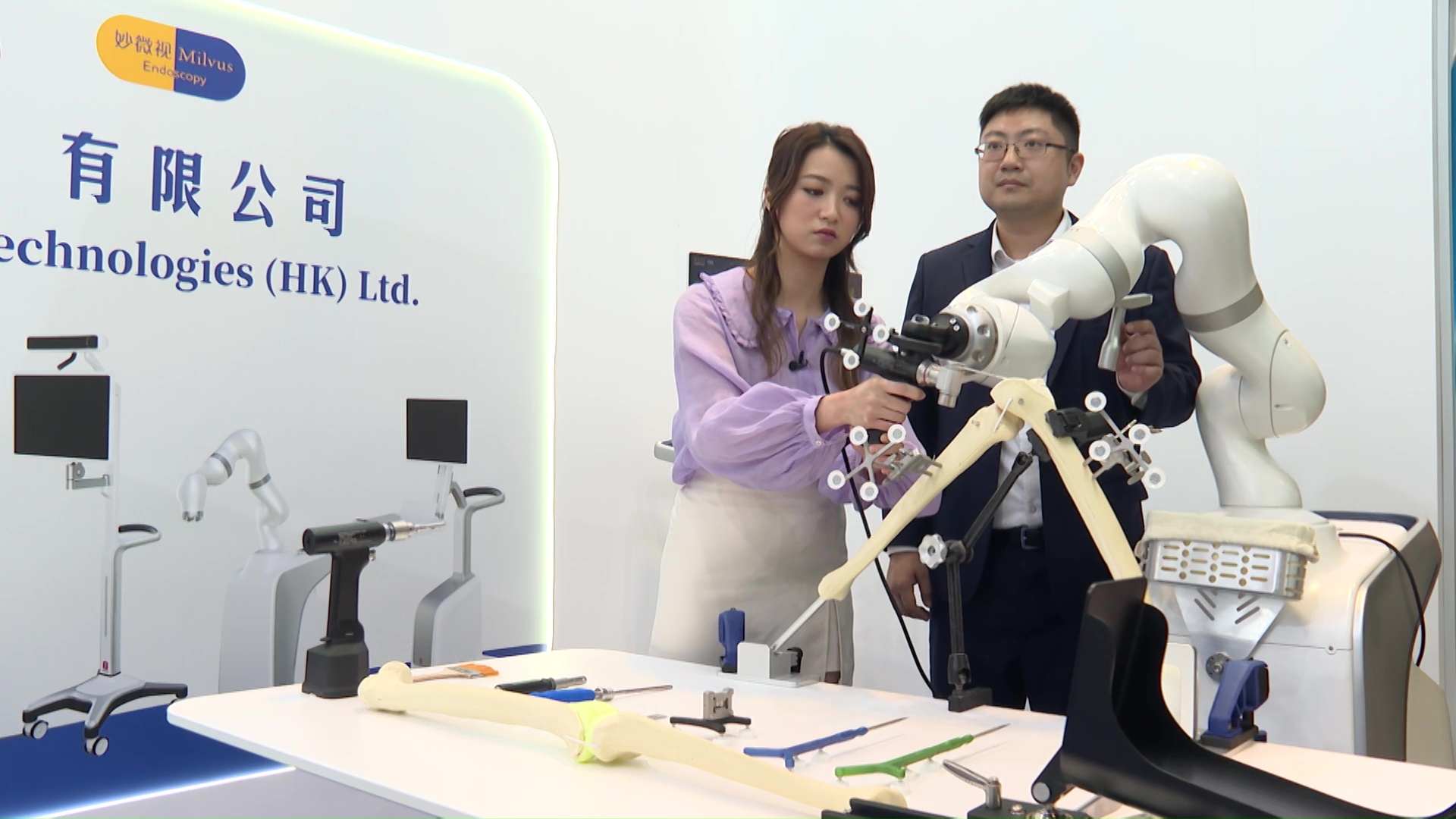 One of the exhibitors at the Asia Summit on Global Health presented their medical device designed to perform surgeries.