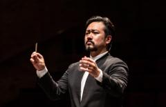 Conductor Lin Daye 指揮林大葉 (photo credit: Shenzhen Symphony Orchestra)