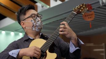 結他手劉卓威 & 現場表演：香港藝術節「無限亮」網上節目- 范德騰與許哲誠 《聲聲不息》