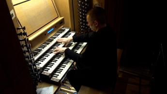 Interview with organist Cameron Carpenter, Virtually Versailles & in the studio: dizi & zheng music